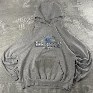Vintage Distressed 90’s North Carolina Tar Heels Grey Pullover Hoodie Size L-XL